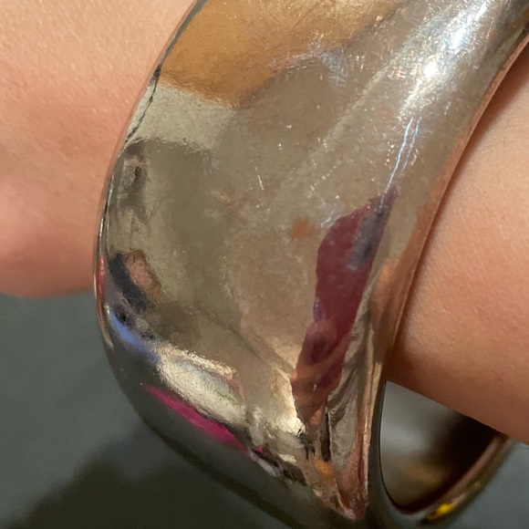 Silver tone wooden art bangle - Picture 2 of 8